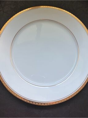 Noritake Richmond White Porcelain Dinner Plate with Gold Band